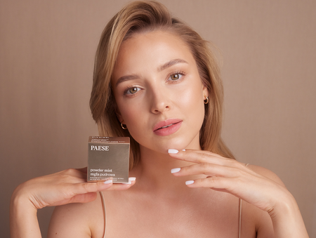 MGŁA PUDROWA Rozświetlający puder sypki 01 Light Beige 5g